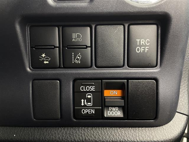 ノア ハイブリッドX 社外7型ナビ フルセグTV 社外12型後部席モニター 片側電動スライドドア 衝突被害軽減システム プッシュスタート ステアリングスイッチ オートエアコン 純正15アルミホイール ETC 禁煙車(9枚目)