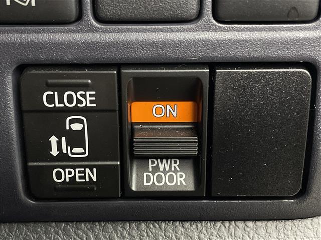 ノア ハイブリッドX 社外7型ナビ フルセグTV 社外12型後部席モニター 片側電動スライドドア 衝突被害軽減システム プッシュスタート ステアリングスイッチ オートエアコン 純正15アルミホイール ETC 禁煙車(10枚目)