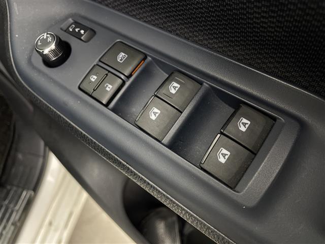 ノア ハイブリッドX 社外7型ナビ フルセグTV 社外12型後部席モニター 片側電動スライドドア 衝突被害軽減システム プッシュスタート ステアリングスイッチ オートエアコン 純正15アルミホイール ETC 禁煙車(21枚目)