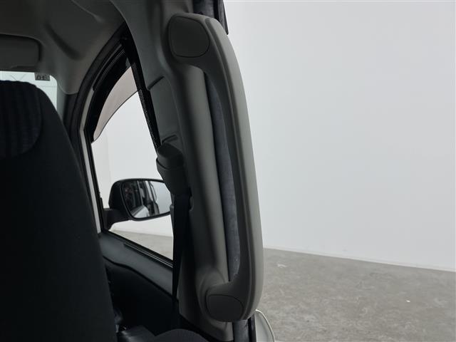 ノア ハイブリッドX 社外7型ナビ フルセグTV 社外12型後部席モニター 片側電動スライドドア 衝突被害軽減システム プッシュスタート ステアリングスイッチ オートエアコン 純正15アルミホイール ETC 禁煙車(35枚目)