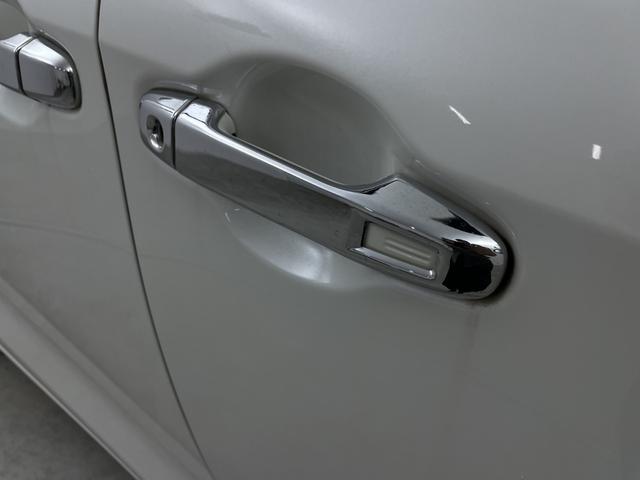 ノア ハイブリッドX 社外7型ナビ フルセグTV 社外12型後部席モニター 片側電動スライドドア 衝突被害軽減システム プッシュスタート ステアリングスイッチ オートエアコン 純正15アルミホイール ETC 禁煙車(60枚目)