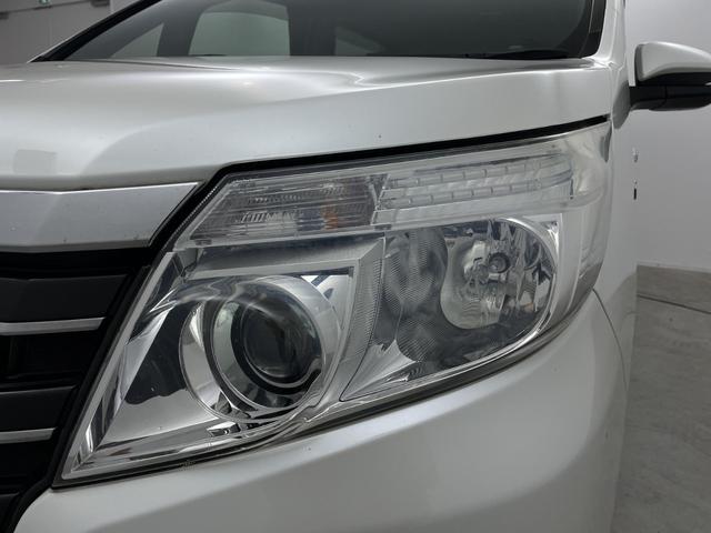 ノア ハイブリッドX 社外7型ナビ フルセグTV 社外12型後部席モニター 片側電動スライドドア 衝突被害軽減システム プッシュスタート ステアリングスイッチ オートエアコン 純正15アルミホイール ETC 禁煙車(62枚目)