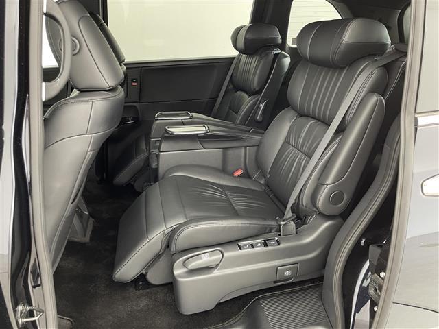 オデッセイハイブリッド e:HEVアブソルート・EXブラックエディション 純正15.6インチフリップダウンモニター 純正11.4インチナビ マルチビューカメラシステム 両側パワースライドドア パワーバックドア ホンダセンシング 黒本革シート シートヒーター ETC 禁煙車(32枚目)