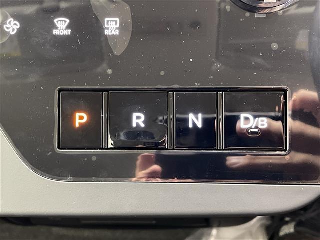 セレナ e-パワー ハイウェイスターV 登録未使用車 純正12.3型ナビ フルセグTV 全周囲カメラ ワイヤレス充電 アダプティブクルーズコントロール ブラインドスポットモニター 両側電動スライドドア デジタルインナーミラー ETC2.0(17枚目)