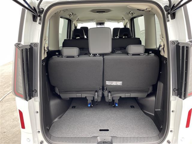 セレナ e-パワー ハイウェイスターV 登録未使用車 純正12.3型ナビ フルセグTV 全周囲カメラ ワイヤレス充電 アダプティブクルーズコントロール ブラインドスポットモニター 両側電動スライドドア デジタルインナーミラー ETC2.0(40枚目)