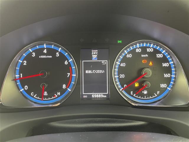 ハリアー プレミアム　アルパイン９型ナビ　バックカメラ　クルーズコントロール　横滑り防止装置　レーンキー　オートライト　ＬＥＤライト　パワーシート　ＥＴＣ　純正アルミホイール　パワーバックドア（4枚目）