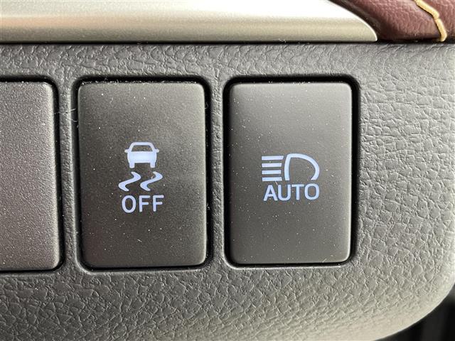 ハリアー プレミアム　アルパイン９型ナビ　バックカメラ　クルーズコントロール　横滑り防止装置　レーンキー　オートライト　ＬＥＤライト　パワーシート　ＥＴＣ　純正アルミホイール　パワーバックドア（12枚目）