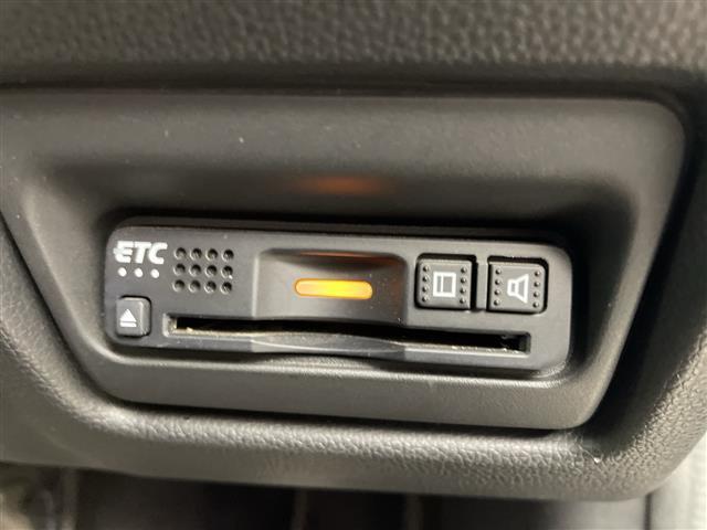 ステップワゴンスパーダ スパーダ・クールスピリット　ホンダセンシング　純正９型インターナビ　後席１０型フリップダウンモニター　ＥＴＣ　全周囲モニター　フルセグテレビ　シートヒーター　パドルシフト　ステアリングスイッチ　ＬＥＤヘッドライト　バニティミラー　禁煙車（8枚目）