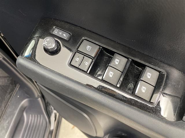アルファード ２．５Ｓ　純正１０型ナビ　アルパイン後席モニター　バックカメラ　両側電動スライドドア　ビルトインＥＴＣ　クルーズコントロール　ウッドコンビステアリング　ステアリングスイッチ　ＬＥＤライト　スマートキー　禁煙車（23枚目）