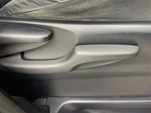 アルファード ２．５Ｓ　純正１０型ナビ　アルパイン後席モニター　バックカメラ　両側電動スライドドア　ビルトインＥＴＣ　クルーズコントロール　ウッドコンビステアリング　ステアリングスイッチ　ＬＥＤライト　スマートキー　禁煙車（28枚目）