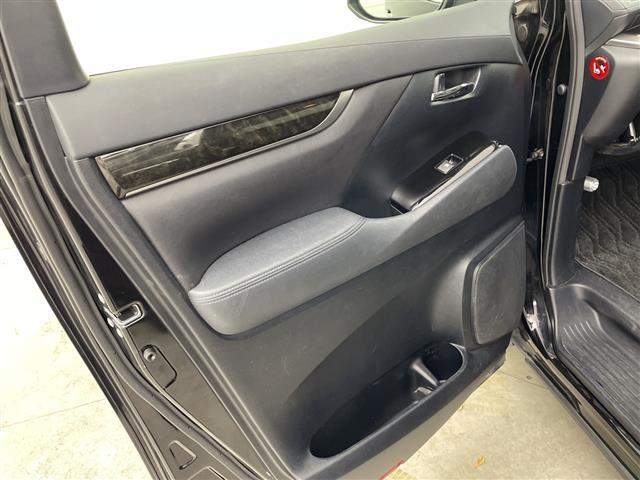 アルファード ２．５Ｓ　純正１０型ナビ　アルパイン後席モニター　バックカメラ　両側電動スライドドア　ビルトインＥＴＣ　クルーズコントロール　ウッドコンビステアリング　ステアリングスイッチ　ＬＥＤライト　スマートキー　禁煙車（41枚目）