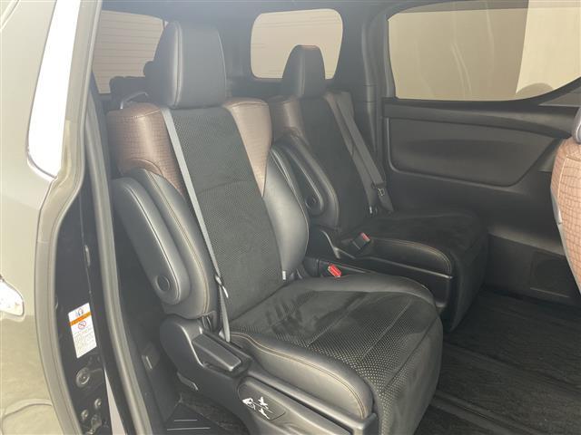 アルファード ２．５Ｓ　Ａパッケージ　タイプブラック　純正９型ナビ　純正１０型後部席モニター　ＪＢＬプレミアムサウンド　バックカメラ　衝突被害軽減ブレーキ　電動リアゲート　両側電動スライドドア　ＥＴＣ２．０　純正ドラレコ　ハーフレザーシート　ＬＥＤライト（30枚目）