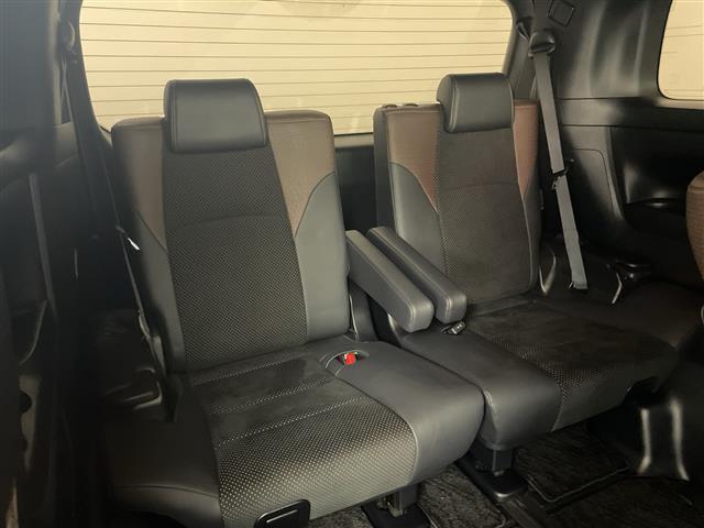 アルファード ２．５Ｓ　Ａパッケージ　タイプブラック　純正９型ナビ　純正１０型後部席モニター　ＪＢＬプレミアムサウンド　バックカメラ　衝突被害軽減ブレーキ　電動リアゲート　両側電動スライドドア　ＥＴＣ２．０　純正ドラレコ　ハーフレザーシート　ＬＥＤライト（31枚目）