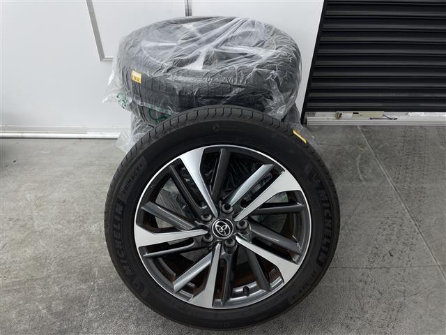 カローラクロス ハイブリッド　Ｚ　純正１０．５型ナビ　バックカメラ　フルセグＴＶ　ＥＴＣ２．０　ハーフレザーシート　シートヒーター　電動リアゲート　純正アルミホイール　衝突被害軽減ブレーキ　レーンアシスト　ＬＥＤヘッドライト　禁煙車（6枚目）