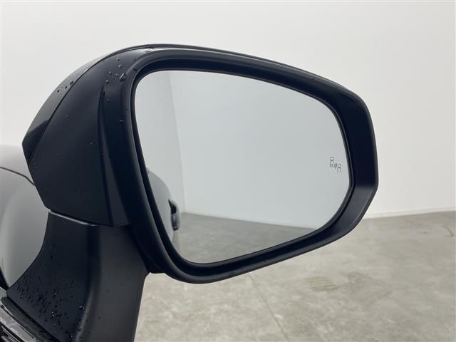 カローラクロス ハイブリッド　Ｚ　純正１０．５型ナビ　バックカメラ　フルセグＴＶ　ＥＴＣ２．０　ハーフレザーシート　シートヒーター　電動リアゲート　純正アルミホイール　衝突被害軽減ブレーキ　レーンアシスト　ＬＥＤヘッドライト　禁煙車（7枚目）