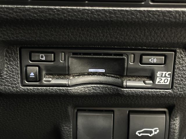 カローラクロス ハイブリッド　Ｚ　純正１０．５型ナビ　バックカメラ　フルセグＴＶ　ＥＴＣ２．０　ハーフレザーシート　シートヒーター　電動リアゲート　純正アルミホイール　衝突被害軽減ブレーキ　レーンアシスト　ＬＥＤヘッドライト　禁煙車（8枚目）