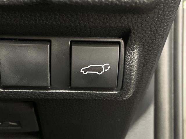 カローラクロス ハイブリッド　Ｚ　純正１０．５型ナビ　バックカメラ　フルセグＴＶ　ＥＴＣ２．０　ハーフレザーシート　シートヒーター　電動リアゲート　純正アルミホイール　衝突被害軽減ブレーキ　レーンアシスト　ＬＥＤヘッドライト　禁煙車（14枚目）