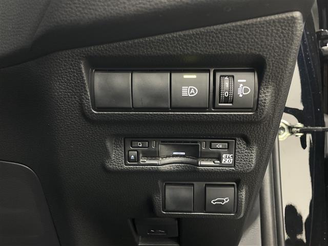 カローラクロス ハイブリッド　Ｚ　純正１０．５型ナビ　バックカメラ　フルセグＴＶ　ＥＴＣ２．０　ハーフレザーシート　シートヒーター　電動リアゲート　純正アルミホイール　衝突被害軽減ブレーキ　レーンアシスト　ＬＥＤヘッドライト　禁煙車（18枚目）