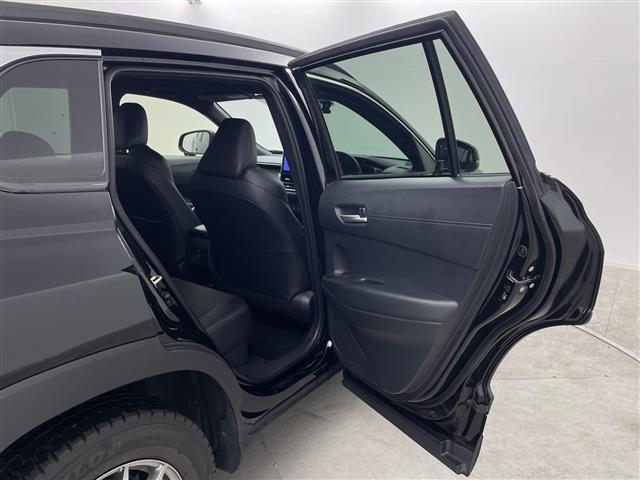 カローラクロス ハイブリッド　Ｚ　純正１０．５型ナビ　バックカメラ　フルセグＴＶ　ＥＴＣ２．０　ハーフレザーシート　シートヒーター　電動リアゲート　純正アルミホイール　衝突被害軽減ブレーキ　レーンアシスト　ＬＥＤヘッドライト　禁煙車（39枚目）