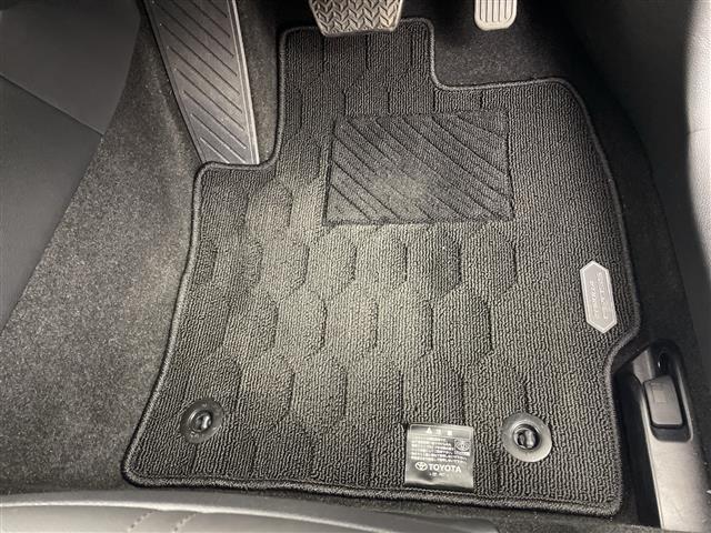 カローラクロス ハイブリッド　Ｚ　純正１０．５型ナビ　バックカメラ　フルセグＴＶ　ＥＴＣ２．０　ハーフレザーシート　シートヒーター　電動リアゲート　純正アルミホイール　衝突被害軽減ブレーキ　レーンアシスト　ＬＥＤヘッドライト　禁煙車（42枚目）