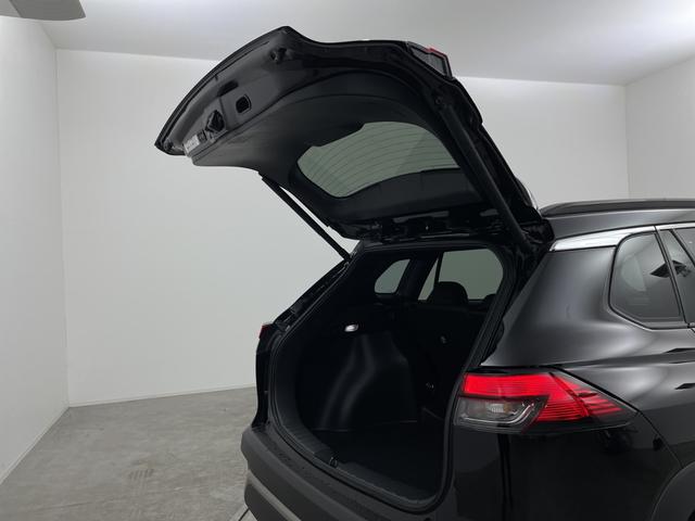 カローラクロス ハイブリッド　Ｚ　純正１０．５型ナビ　バックカメラ　フルセグＴＶ　ＥＴＣ２．０　ハーフレザーシート　シートヒーター　電動リアゲート　純正アルミホイール　衝突被害軽減ブレーキ　レーンアシスト　ＬＥＤヘッドライト　禁煙車（50枚目）