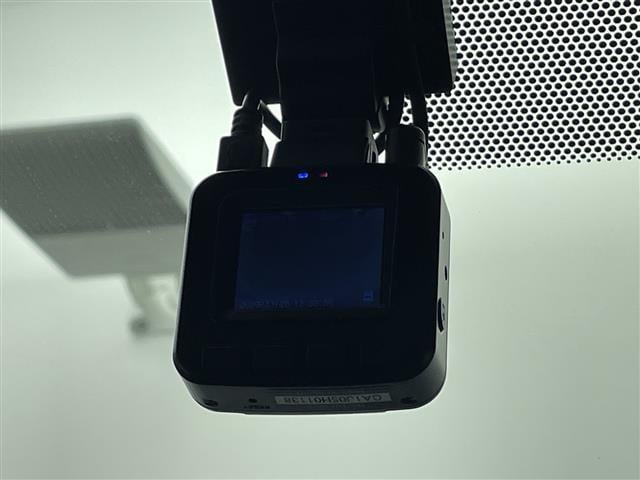 ヴォクシー ハイブリッドＳ－Ｚ　純正１０．５型ナビ　バックカメラ　ＣＤ／ＤＶＤデッキ　快適利便パッケージＨｉｇｈ　前後ドラレコ　両側電動スライドドア　ハーフレザーシート　シートヒーター　衝突被害軽減ブレーキ　レーンアシスト　禁煙（8枚目）