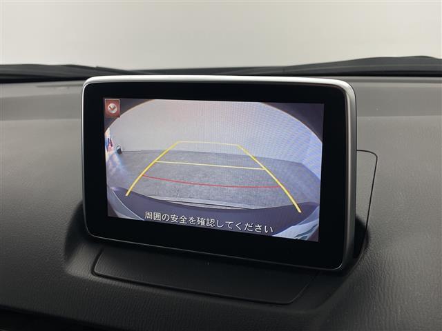 【バックモニター】後ろのカメラの映像をモニターに映し出すことができます！後方の見えない死角や、障害物との距離感をしっかり確認することができます！駐車が苦手な方におすすめです。