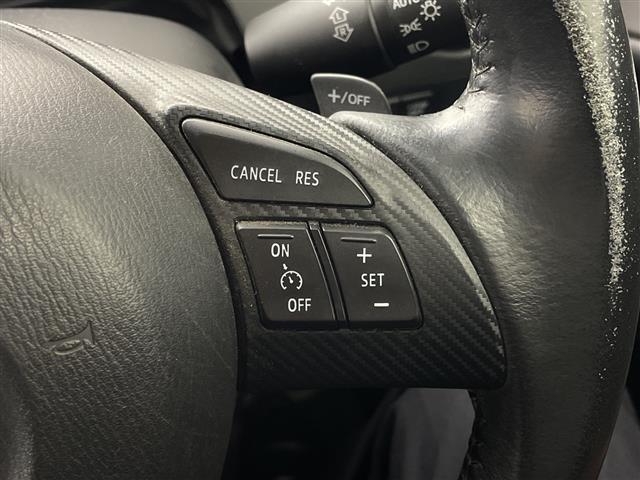 【クルーズコントロール】高速道路や自動車専用道路を走行中にドライバーが設定した速度で、アクセルペダルを踏まなくても、一定の車速で走行してくれます！