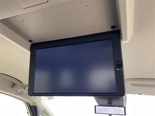 セレナ ｅ－パワー　ハイウェイスターＶ　登録済未使用車　純正１１型後席モニター　純正１２．３型ナビ　全周囲カメラ　プロパイロット　プロパイロットパーキング　電子ミラー　ワイヤレス充電器　ＳＯＳコール　ＥＴＣ２．０　ＬＥＤ　保証書　禁煙車（3枚目）