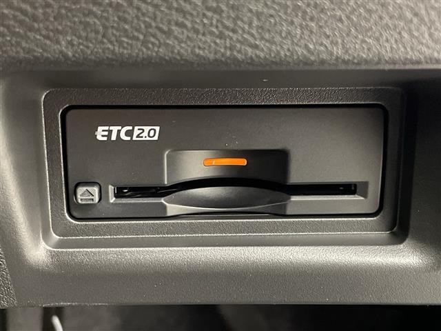 セレナ ｅ－パワー　ハイウェイスターＶ　登録済未使用車　純正１１型後席モニター　純正１２．３型ナビ　全周囲カメラ　プロパイロット　プロパイロットパーキング　電子ミラー　ワイヤレス充電器　ＳＯＳコール　ＥＴＣ２．０　ＬＥＤ　保証書　禁煙車（8枚目）