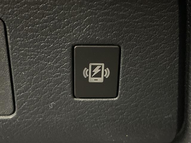 セレナ ｅ－パワー　ハイウェイスターＶ　登録済未使用車　純正１１型後席モニター　純正１２．３型ナビ　全周囲カメラ　プロパイロット　プロパイロットパーキング　電子ミラー　ワイヤレス充電器　ＳＯＳコール　ＥＴＣ２．０　ＬＥＤ　保証書　禁煙車（13枚目）