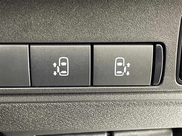 セレナ ｅ－パワー　ハイウェイスターＶ　登録済未使用車　純正１１型後席モニター　純正１２．３型ナビ　全周囲カメラ　プロパイロット　プロパイロットパーキング　電子ミラー　ワイヤレス充電器　ＳＯＳコール　ＥＴＣ２．０　ＬＥＤ　保証書　禁煙車（14枚目）