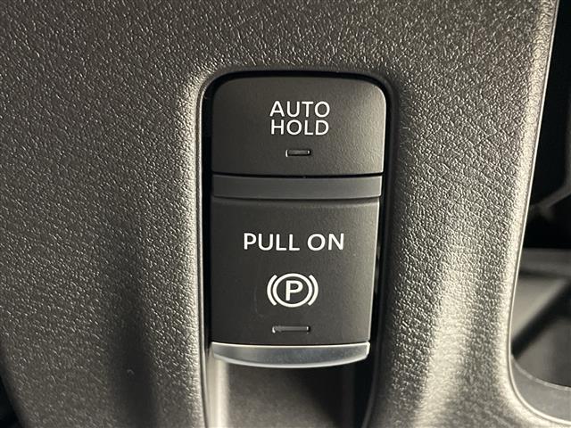 セレナ ｅ－パワー　ハイウェイスターＶ　登録済未使用車　純正１１型後席モニター　純正１２．３型ナビ　全周囲カメラ　プロパイロット　プロパイロットパーキング　電子ミラー　ワイヤレス充電器　ＳＯＳコール　ＥＴＣ２．０　ＬＥＤ　保証書　禁煙車（22枚目）