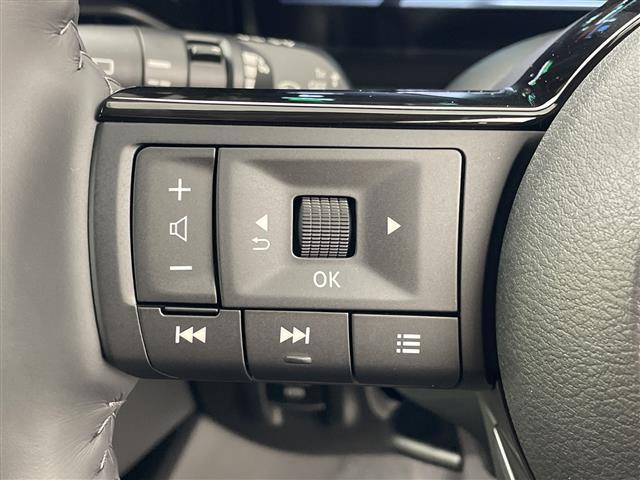 セレナ ｅ－パワー　ハイウェイスターＶ　登録済未使用車　純正１１型後席モニター　純正１２．３型ナビ　全周囲カメラ　プロパイロット　プロパイロットパーキング　電子ミラー　ワイヤレス充電器　ＳＯＳコール　ＥＴＣ２．０　ＬＥＤ　保証書　禁煙車（24枚目）