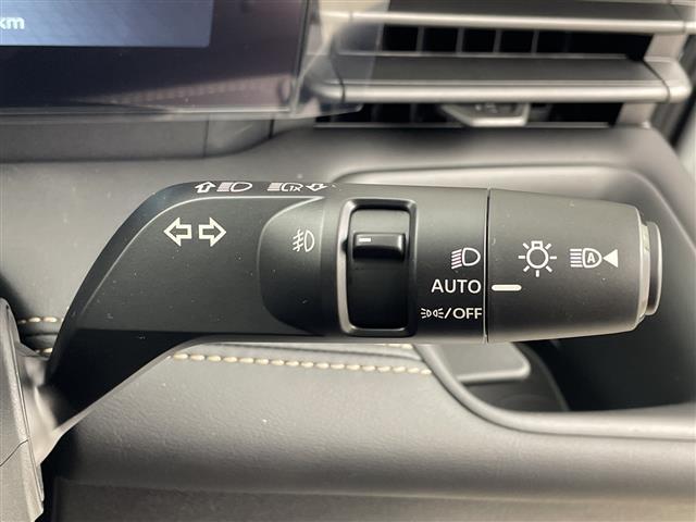 セレナ ｅ－パワー　ハイウェイスターＶ　登録済未使用車　純正１１型後席モニター　純正１２．３型ナビ　全周囲カメラ　プロパイロット　プロパイロットパーキング　電子ミラー　ワイヤレス充電器　ＳＯＳコール　ＥＴＣ２．０　ＬＥＤ　保証書　禁煙車（26枚目）