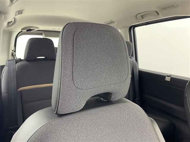 セレナ ｅ－パワー　ハイウェイスターＶ　登録済未使用車　純正１１型後席モニター　純正１２．３型ナビ　全周囲カメラ　プロパイロット　プロパイロットパーキング　電子ミラー　ワイヤレス充電器　ＳＯＳコール　ＥＴＣ２．０　ＬＥＤ　保証書　禁煙車（29枚目）