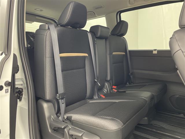 セレナ ｅ－パワー　ハイウェイスターＶ　登録済未使用車　純正１１型後席モニター　純正１２．３型ナビ　全周囲カメラ　プロパイロット　プロパイロットパーキング　電子ミラー　ワイヤレス充電器　ＳＯＳコール　ＥＴＣ２．０　ＬＥＤ　保証書　禁煙車（30枚目）