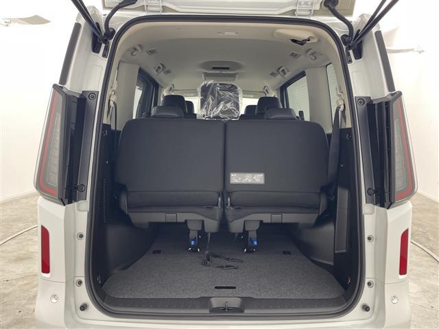 セレナ ｅ－パワー　ハイウェイスターＶ　登録済未使用車　純正１１型後席モニター　純正１２．３型ナビ　全周囲カメラ　プロパイロット　プロパイロットパーキング　電子ミラー　ワイヤレス充電器　ＳＯＳコール　ＥＴＣ２．０　ＬＥＤ　保証書　禁煙車（33枚目）