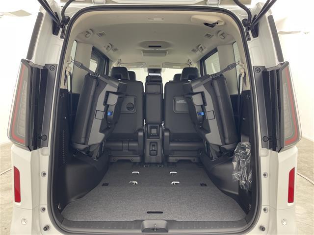 セレナ ｅ－パワー　ハイウェイスターＶ　登録済未使用車　純正１１型後席モニター　純正１２．３型ナビ　全周囲カメラ　プロパイロット　プロパイロットパーキング　電子ミラー　ワイヤレス充電器　ＳＯＳコール　ＥＴＣ２．０　ＬＥＤ　保証書　禁煙車（34枚目）