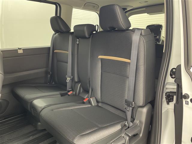 セレナ ｅ－パワー　ハイウェイスターＶ　登録済未使用車　純正１１型後席モニター　純正１２．３型ナビ　全周囲カメラ　プロパイロット　プロパイロットパーキング　電子ミラー　ワイヤレス充電器　ＳＯＳコール　ＥＴＣ２．０　ＬＥＤ　保証書　禁煙車（36枚目）