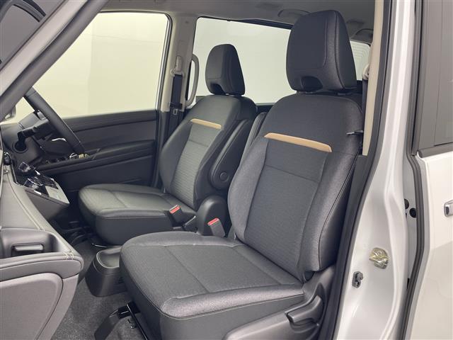 セレナ ｅ－パワー　ハイウェイスターＶ　登録済未使用車　純正１１型後席モニター　純正１２．３型ナビ　全周囲カメラ　プロパイロット　プロパイロットパーキング　電子ミラー　ワイヤレス充電器　ＳＯＳコール　ＥＴＣ２．０　ＬＥＤ　保証書　禁煙車（37枚目）