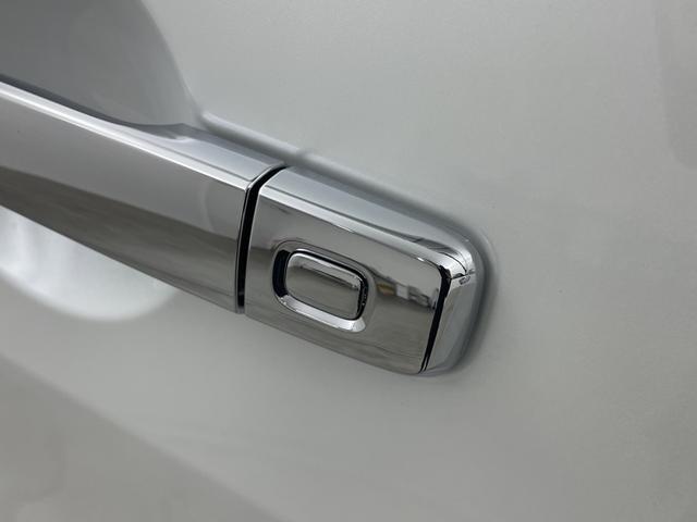 セレナ ｅ－パワー　ハイウェイスターＶ　登録済未使用車　純正１１型後席モニター　純正１２．３型ナビ　全周囲カメラ　プロパイロット　プロパイロットパーキング　電子ミラー　ワイヤレス充電器　ＳＯＳコール　ＥＴＣ２．０　ＬＥＤ　保証書　禁煙車（63枚目）