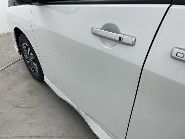 セレナ ｅ－パワー　ハイウェイスターＶ　登録済未使用車　純正１１型後席モニター　純正１２．３型ナビ　全周囲カメラ　プロパイロット　プロパイロットパーキング　電子ミラー　ワイヤレス充電器　ＳＯＳコール　ＥＴＣ２．０　ＬＥＤ　保証書　禁煙車（68枚目）