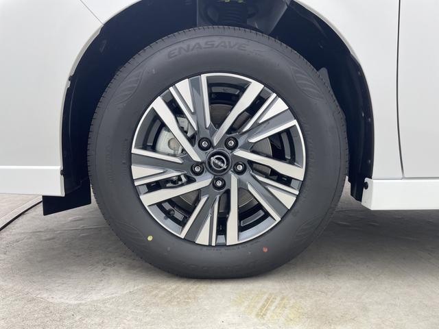 セレナ ｅ－パワー　ハイウェイスターＶ　登録済未使用車　純正１１型後席モニター　純正１２．３型ナビ　全周囲カメラ　プロパイロット　プロパイロットパーキング　電子ミラー　ワイヤレス充電器　ＳＯＳコール　ＥＴＣ２．０　ＬＥＤ　保証書　禁煙車（73枚目）