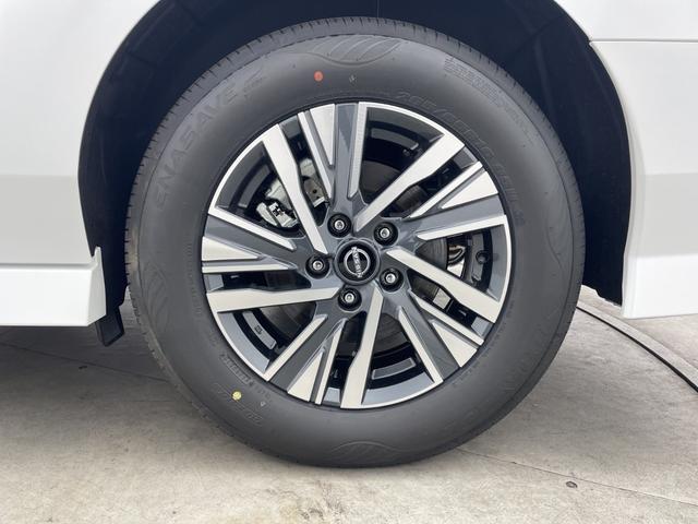 セレナ ｅ－パワー　ハイウェイスターＶ　登録済未使用車　純正１１型後席モニター　純正１２．３型ナビ　全周囲カメラ　プロパイロット　プロパイロットパーキング　電子ミラー　ワイヤレス充電器　ＳＯＳコール　ＥＴＣ２．０　ＬＥＤ　保証書　禁煙車（74枚目）