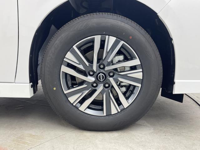 セレナ ｅ－パワー　ハイウェイスターＶ　登録済未使用車　純正１１型後席モニター　純正１２．３型ナビ　全周囲カメラ　プロパイロット　プロパイロットパーキング　電子ミラー　ワイヤレス充電器　ＳＯＳコール　ＥＴＣ２．０　ＬＥＤ　保証書　禁煙車（75枚目）