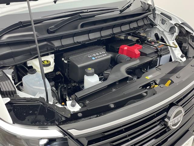 セレナ ｅ－パワー　ハイウェイスターＶ　登録済未使用車　純正１１型後席モニター　純正１２．３型ナビ　全周囲カメラ　プロパイロット　プロパイロットパーキング　電子ミラー　ワイヤレス充電器　ＳＯＳコール　ＥＴＣ２．０　ＬＥＤ　保証書　禁煙車（79枚目）