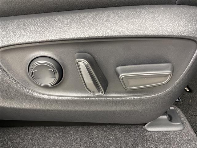 ランドクルーザー250 VX 登録済未使用車 電動ムーンルーフ 純正12.3型ナビ 全周囲カメラ 電子ミラー レザーシート シートヒーター/シートベンチレーション 電動リアゲート 衝突被害軽減ブレーキ レーンアシスト 禁煙車(14枚目)