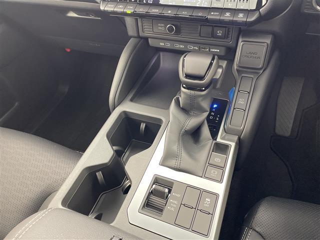 ランドクルーザー250 VX 登録済未使用車 電動ムーンルーフ 純正12.3型ナビ 全周囲カメラ 電子ミラー レザーシート シートヒーター/シートベンチレーション 電動リアゲート 衝突被害軽減ブレーキ レーンアシスト 禁煙車(18枚目)