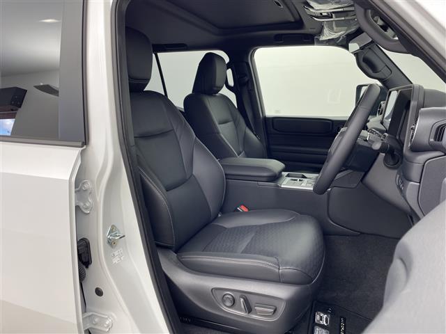 ランドクルーザー250 VX 登録済未使用車 電動ムーンルーフ 純正12.3型ナビ 全周囲カメラ 電子ミラー レザーシート シートヒーター/シートベンチレーション 電動リアゲート 衝突被害軽減ブレーキ レーンアシスト 禁煙車(26枚目)